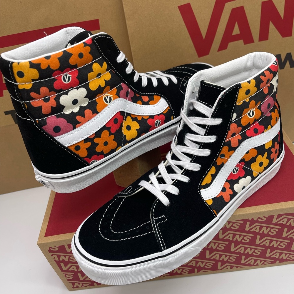 Vans Men’s Sk8-Hi
Flower Black/Multi Sneakers 
VN000D5IBML
 Floral High-Top - Picture 12 of 16